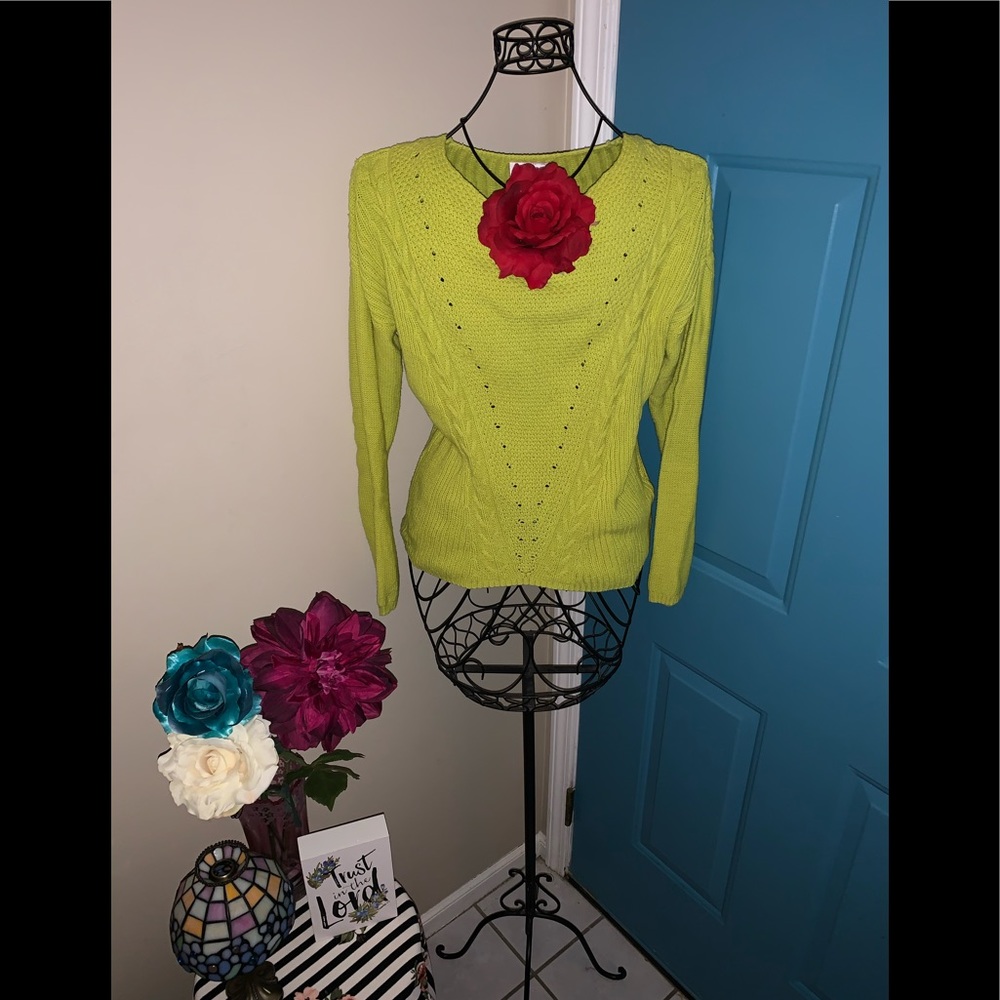 💐Romeo & Juliet Couture Pointelle Sweater Sz. M💐
